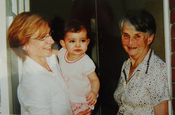 2005 - Marie-Francoise Falisse avec Marie-Jeanne et Serena.JPG